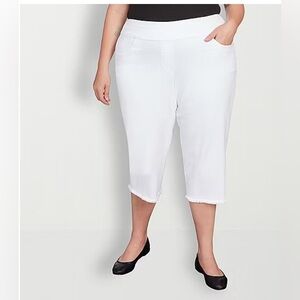 Alfred Dunner Size 8 Petite White Super Stretch Capri With Fringe Bottom, New